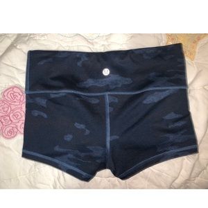lululemon wunder under 2” shorts